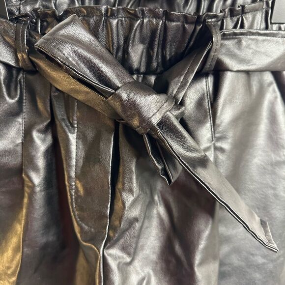 EIlly Bazar Black High-Waisted Faux Leather Shorts Size L - Picture 6 of 9